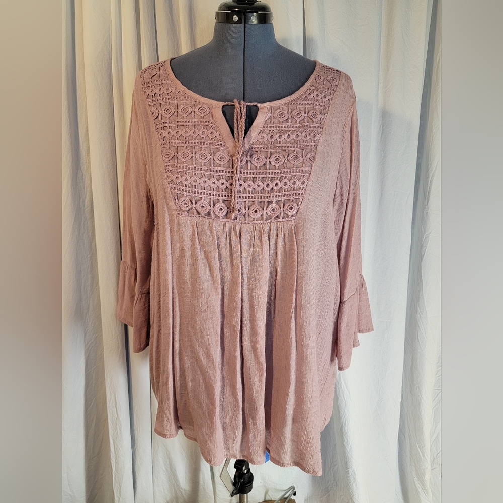 Carolyn Taylor Mauve Crochet Lace Accent Blouse